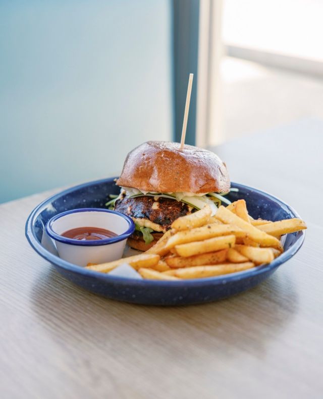 HALLOUMI BURGER⁠
⁠
— pesto, rocket, lettuce, fresh zucchini, vegan aioli.⁠
⁠
Vegetarians rejoice!⁠
⁠
#JoesHenleyBeach